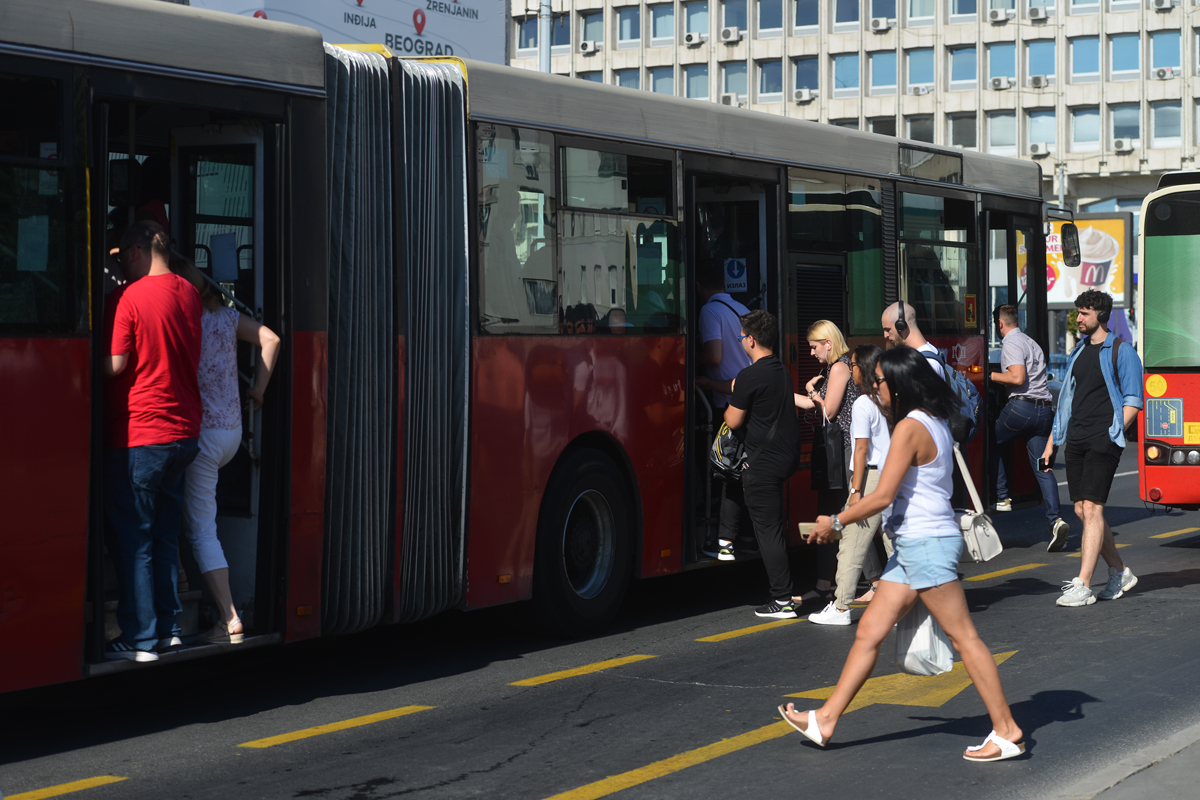 STRAVIČNA SCENA U ZAJEČARU: Muškarac ušao u gradski autobus