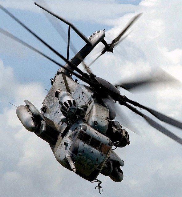 OMANSKI ZALIV: Iranski vojni helikopter prišao blizu ratnog broda SAD