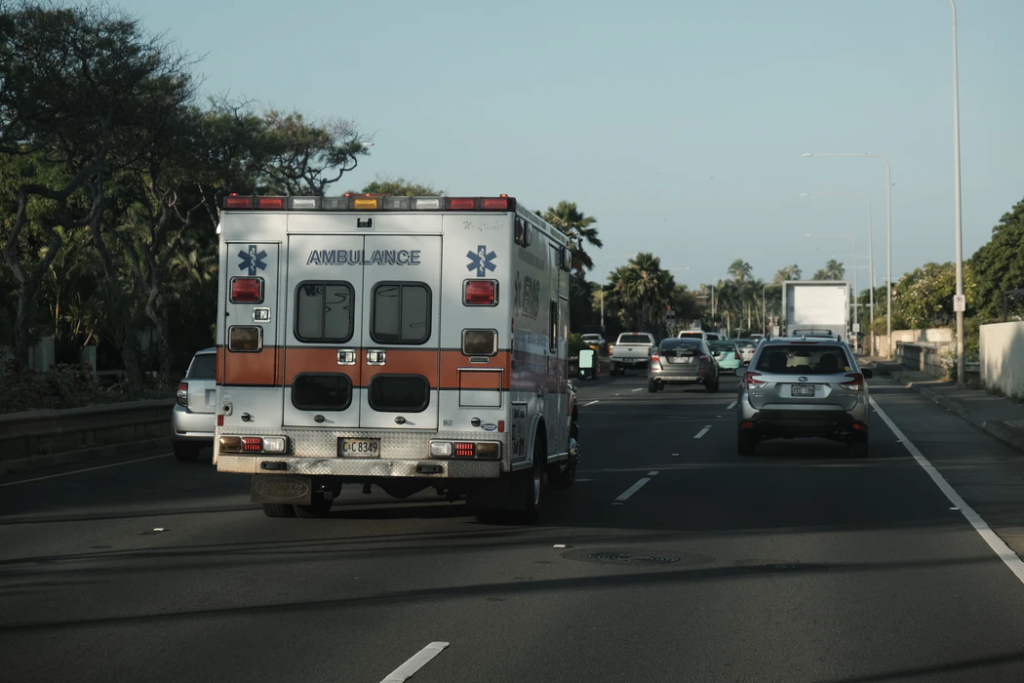 UDES NA AUTO-PUTU U BEOGRADU: Sudar autobusa i automobila – ima povređenih!