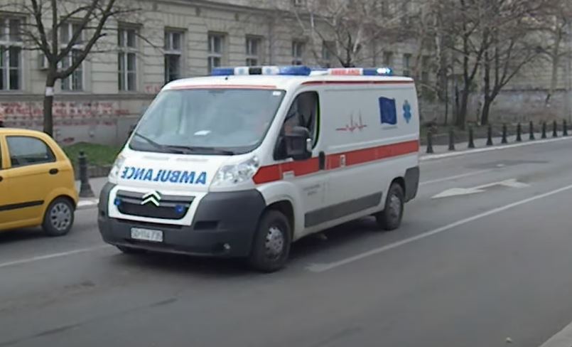 TEŠKA NOĆ U BEOGRADU: U sudaru sa autobusom, povređeni mladić prevezen na reanimaciju!