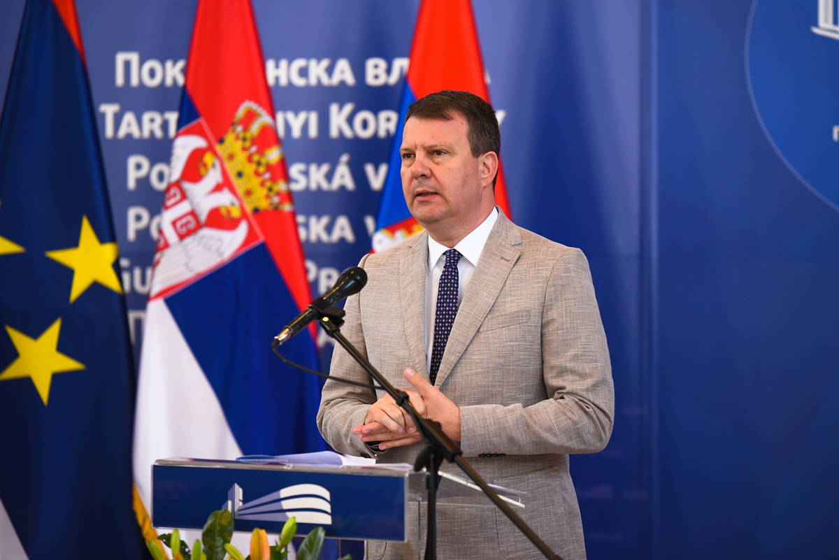 MIROVIĆ NAKON POTPISANOG UGOVORA: "Pokrajinska vlada izdvojila 800 miliona dinara za održavanje saobraćajnica na teritoriji Novog Sada!"