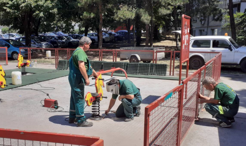 GRAD OBNAVLJA SPALJENO IGRALIŠTE NA VOŽDOVCU: Vandali zapalili sve u parku - izgorela i gumena podloga! (GALERIJA)