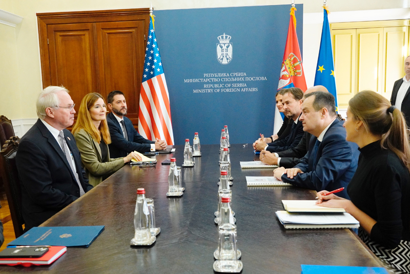 Ministar spoljnih poslova Ivica Dačić sastao se sa ambasadorom SAD Kristoferom Hilom: "Srbija nastavlja da insistira na dijalogu i poziva na očuvanje mira!"