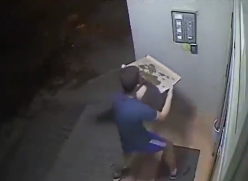 POLICIJA PRONAŠLA MLADIĆA KOJI JE ZGROZIO SRBIJU: Izmetom mazao interfon zgrade!