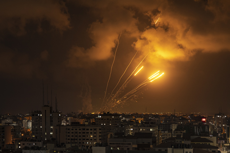 PALESTINCI UZVRAĆAJU UDARAC: Pale rakete na Izrael!
