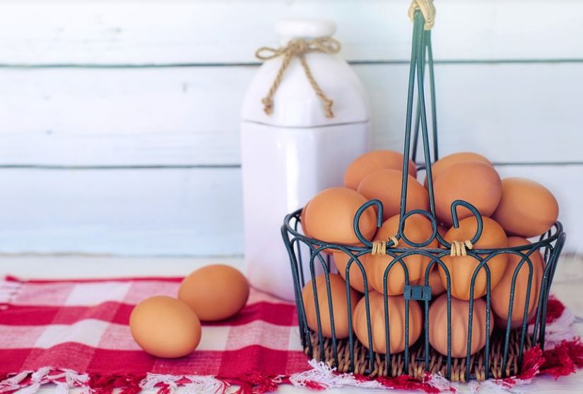 NEPOGREŠIV TRIK ISKUSNIH KUVARA Kako lako da prepoznate koje jaje je skuvano, a koje nije?