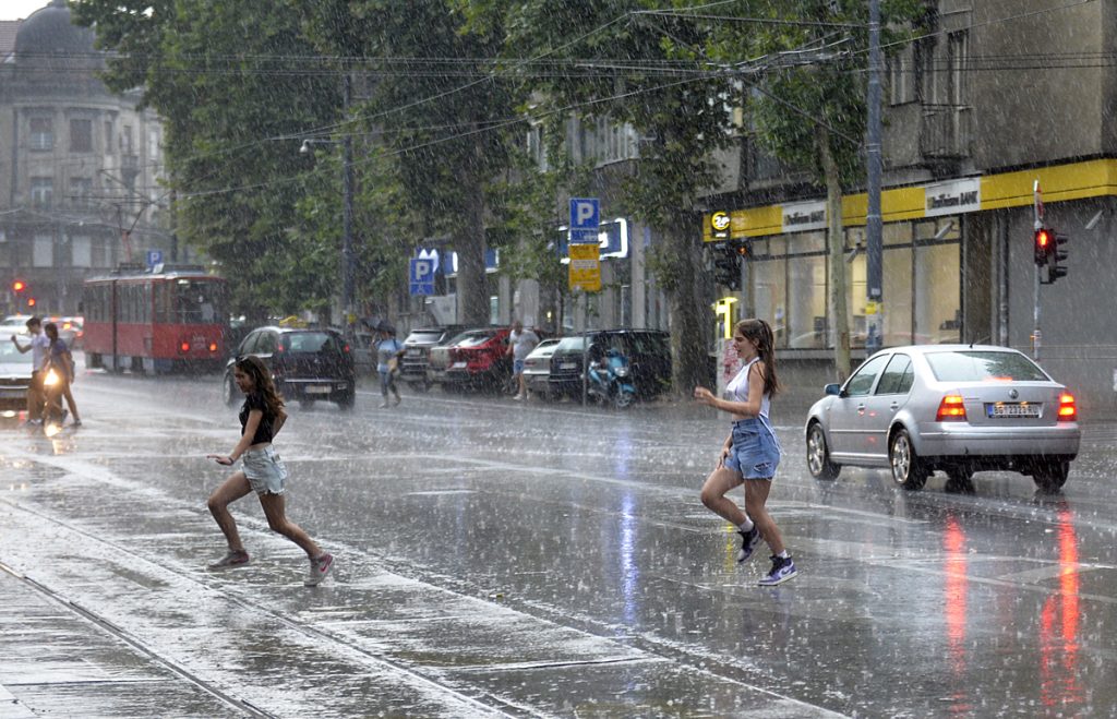 NOVI POTOP U NAJAVI: Jako grmljavinsko nevreme kreće se prema ovom gradu