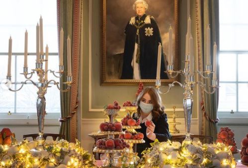 BAJKOVITO PRED PRAZNIKE: Zavirite u privatne odaje kraljice Elizabete (FOTO, VIDEO)