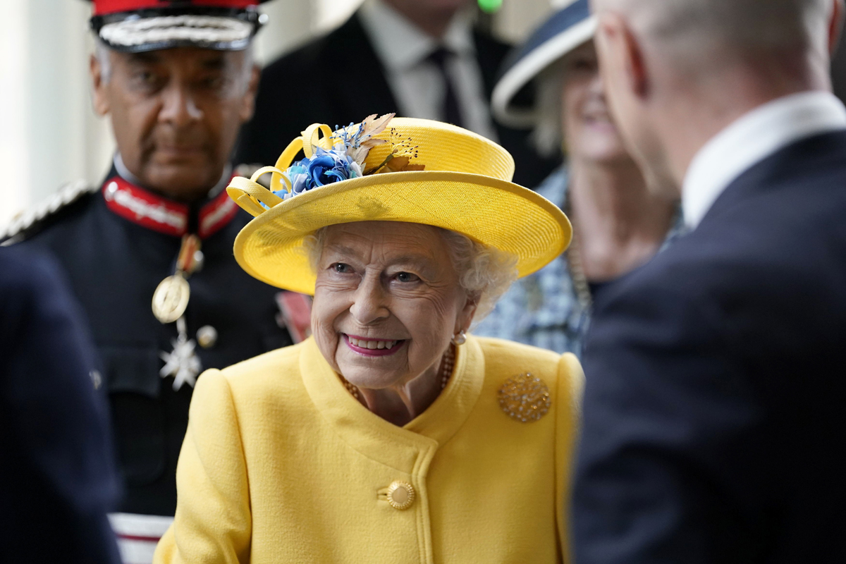 SVET UMIRE OD SMEHA ZBOG NJENIH REČI: Urnebesna reakcija kraljice Elizabete na renoviranu kuhinju Kejt Midlton!