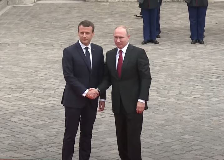 POTEZ BEZ PRESEDANA Zaharova besna na Makrona, predsednik Francuske zvao režisera da snima razgovor sa Vladimirom Putinom!