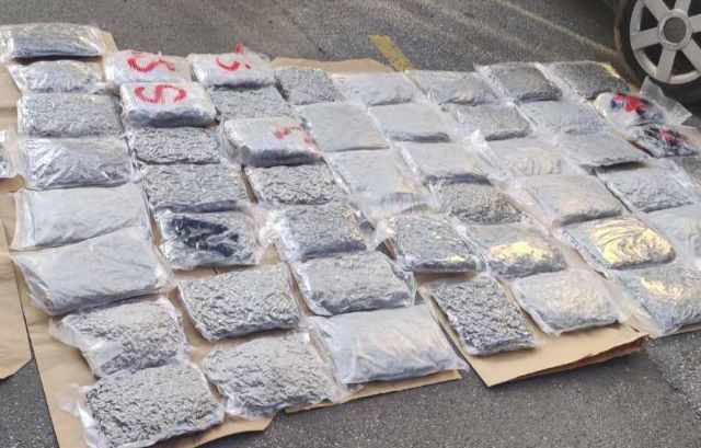 UHAPŠEN MUŠKARAC ZBOG DROGE: U podu automobila policija pronašla 52 paketa marihuane! (FOTO)