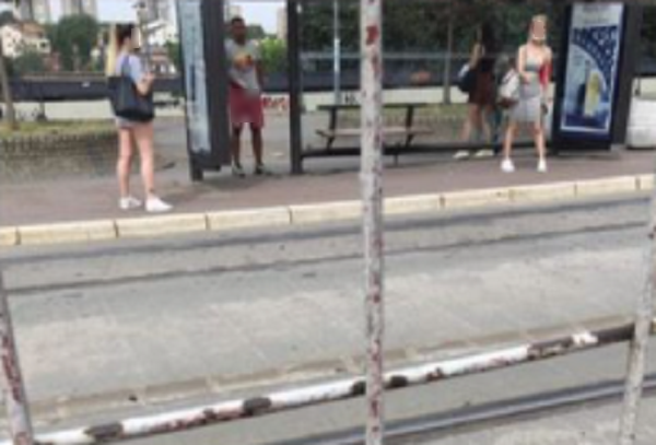 GADOST NA BEOGRADSKOJ STANICI: Muškarac masturbirao na sred ulice - devojke dozivale u pomoć! (FOTO)