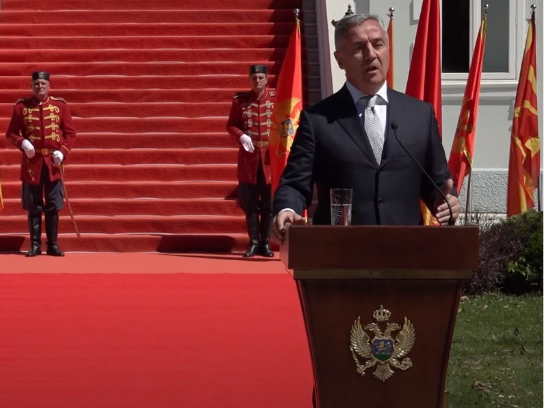 Crnogorski predsednik Milo Ðukanović upozorava: "Ako se potpiše Temeljni ugovor sa SPC sledi smena Vlade!"