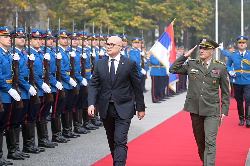 MINISTAR VUČEVIĆ POSETIO GENERALŠTAB: Vojska Srbije je spremna da odgovori na sve izazove (FOTO)