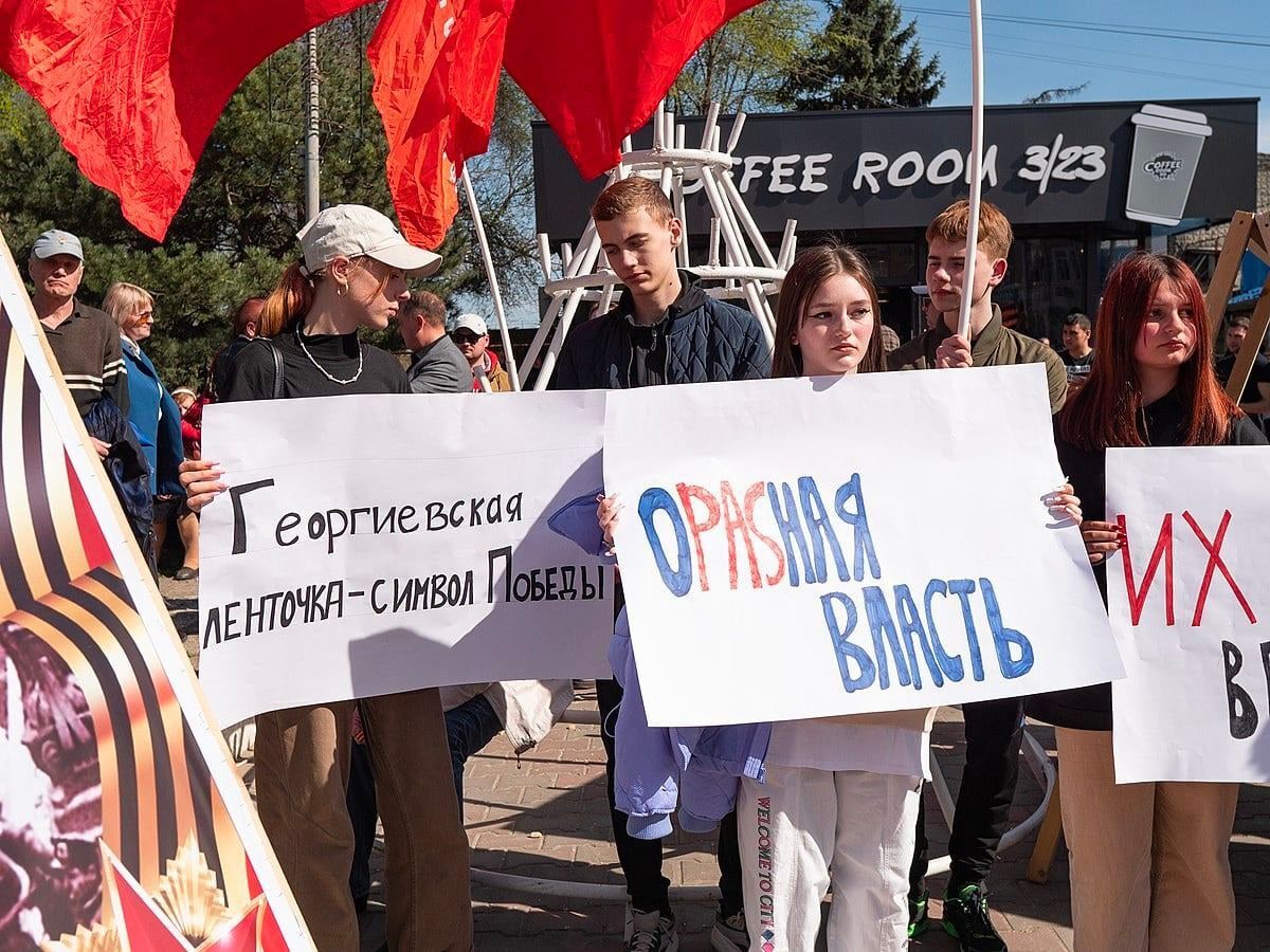FAŠIZAM NEĆE PROĆI: Moldavci protestuju protiv zabrane Georgijevske lente (FOTO)