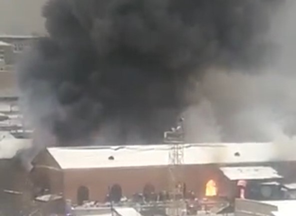 OGROMAN POŽAR U MOSKVI: U toku akcija spasavanja ljudi, u gašenju vatre uključeno 80 spasilaca! (VIDEO)