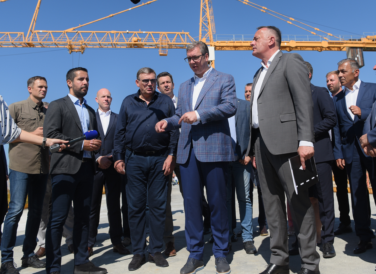 VUČIĆ U ŠAPCU NA SPAJANJU MOSTA PREKO SAVE: "Od Beograda do Šapca stizaćemo za 40 minuta" (VIDEO)