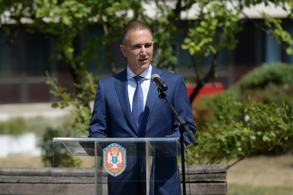 JASNA PORUKA MINISTRA ODBRANE Nebojša Stefanović izjavio je da:"Srbija svim snagama čuva mir