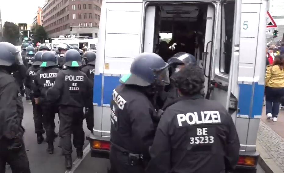 NEMAČKI SPECIJALCI KRENULI NA „CRVENU ARMIJU“: Lovili teroriste na ulicama Berlina