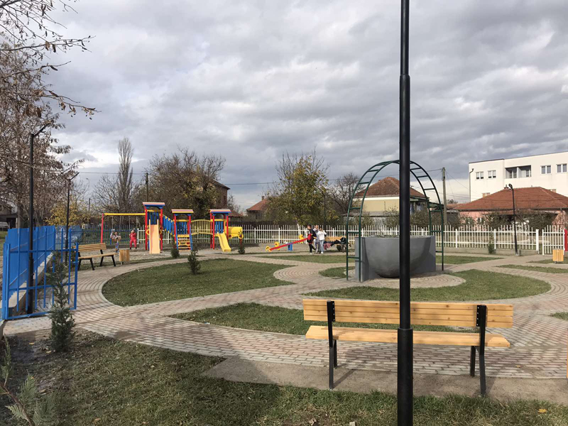 U SELU UGLJARE NOVI PARK ZA DECU: Iz Kancelarije za KiM saopštili "Nadam se da će im ovaj parkić biti novo mesto za igru i razonodu" (FOTO)