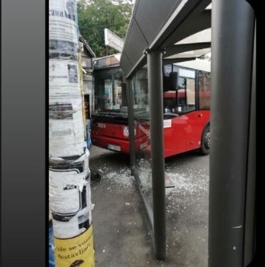 DETALJI DRAME U ZEMUNU: Vozač pokušao da zaustavi autobus
