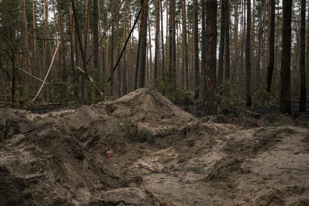 JEZIVI DETALJI UBISTVA GRADONAČELNICE UKRAJINE I NJENE PORODICE: Nađeni u šumi, držali ih taoce!