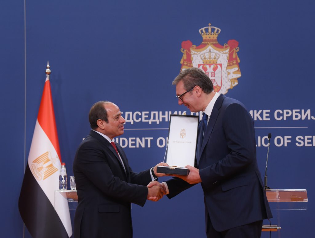 VUČIĆ ODLIKOVAO EGIPATSKOG PREDSEDNIKA: Orden za zasluge u razvijanju prijateljskih odnosa između Srbije i Egipta