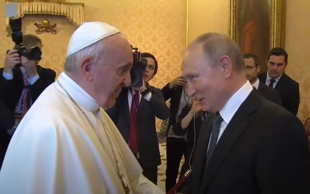 KREMLJ PORUČIO DA NEMA DOGOVORA: Susret Putina i pape Franje moraće da sačeka