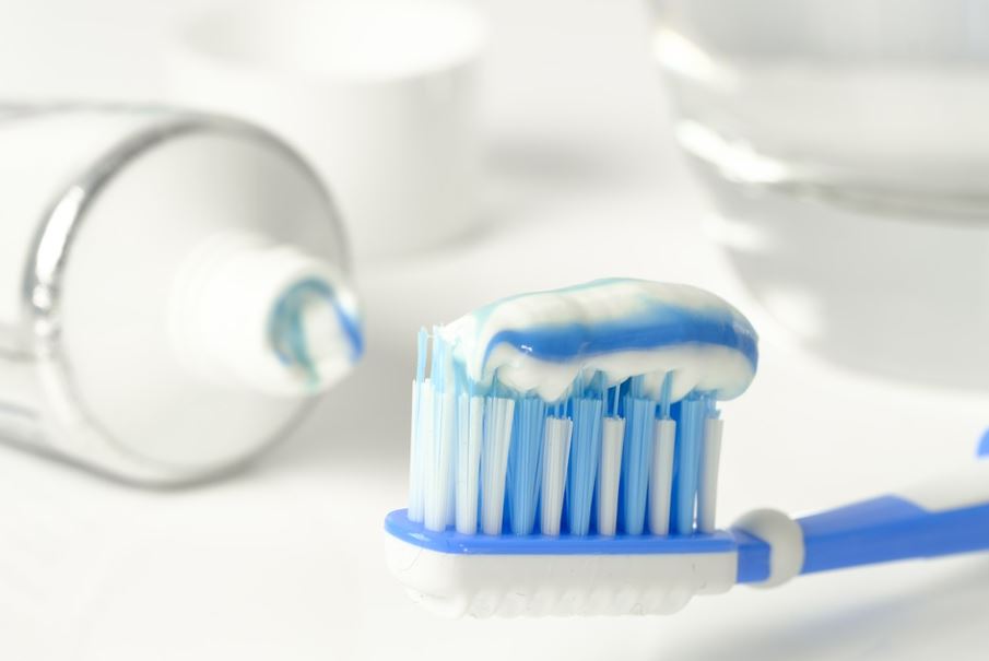 Da li znate zašto su sve četkice za zube ŠARENE? Postoji dobar razlog