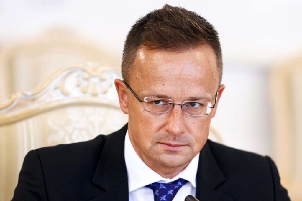 SIJARTO IZJAVIO: „Frustriran sam načinom na koji Brisel tretira Srbiju“