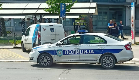 PIJANI VOZAČI IZAZVALI UDESE:Žena sletela s puta, jedan muškarac udario u ogradu, drugi u auto