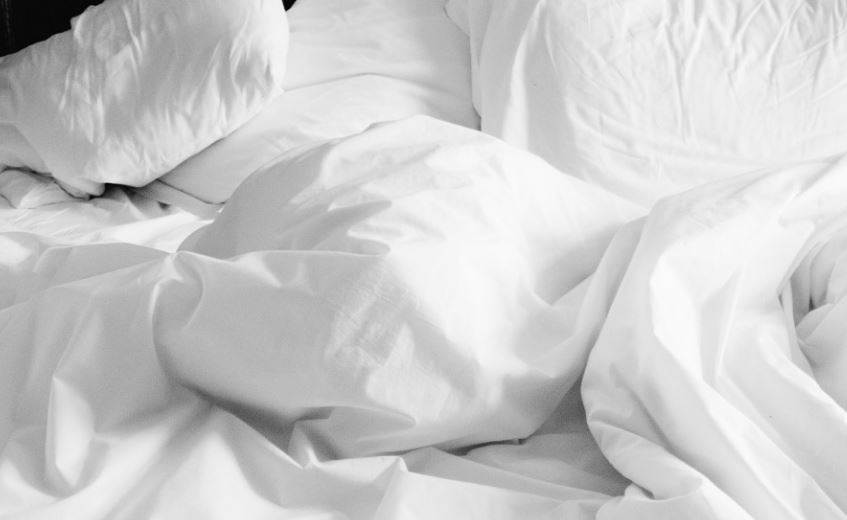 OVO SE PITAJU SVE DOMAĆICE: Koliko često treba menjati posteljinu?