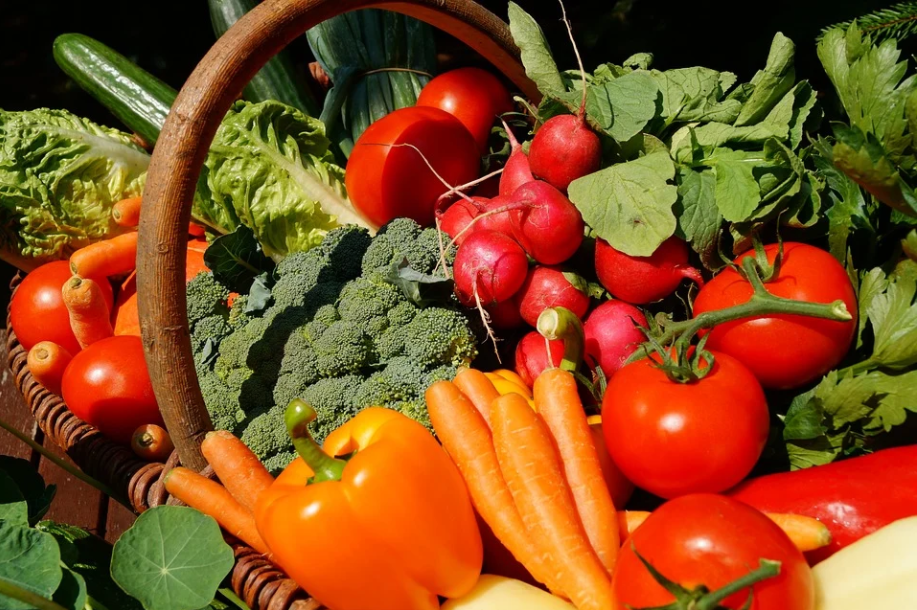 VOĆE I POVRĆE MORA DA SE LJUŠTI: Pranje ne uklanja pesticide