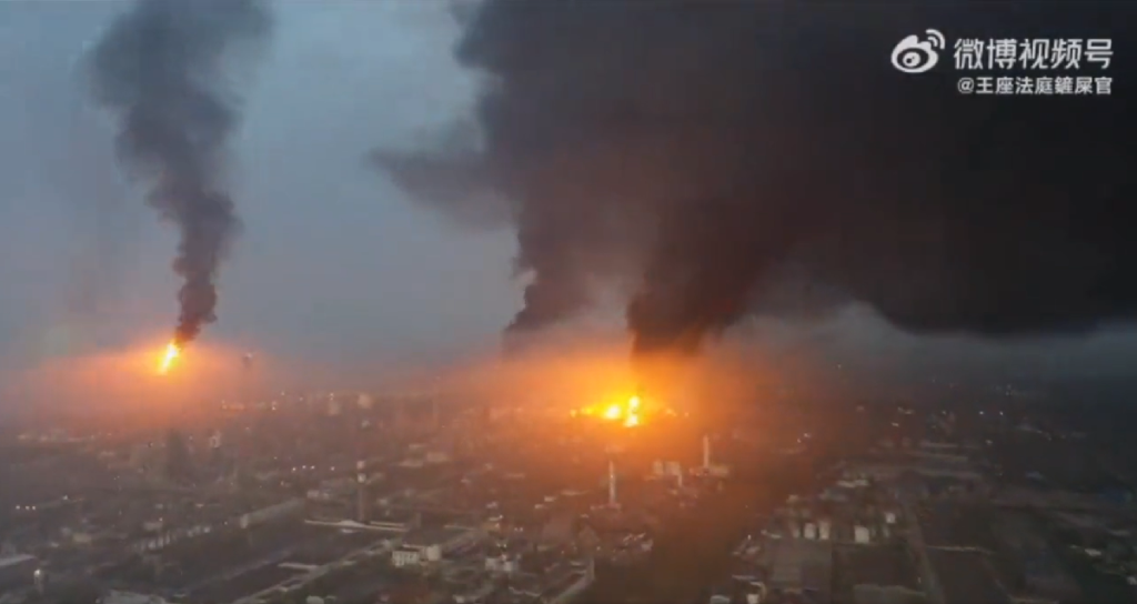 CRNO NEBO U SRED BELA DANA: Nezapamćena eksplozija petrohemijske fabrike u Šangaju