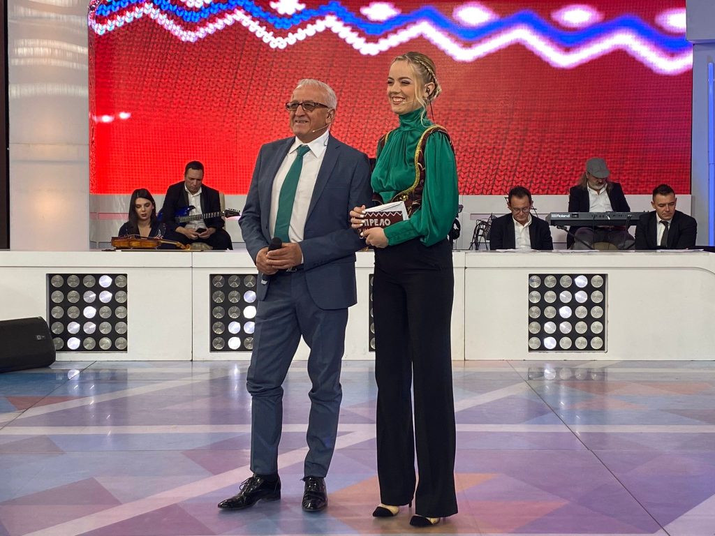 VIKEND REZERVISAN ZA ZABAVU! NE PROPUSTITE „PRELO U NAŠEM SOKAKU“ (13.00 Happy TV)