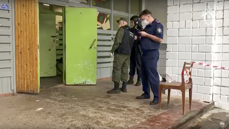 OTKRIVEN IDENTITET NAPADAČA (34)  NA ŠKOLU U RUSIJI: Na pištoljima napisao reč koja ima duboko značenje! (FOTO)