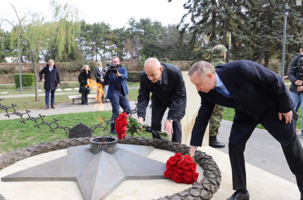 Gradonačelnik Radojičić i gubernator Sankt Peterburga odali počast stradalima u Prvom i Drugom svetskom ratu