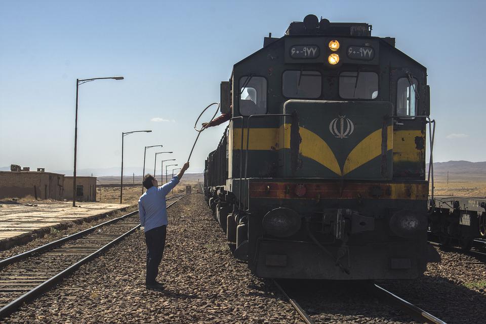 STRAVIČNA NESREĆA U IRANU: Voz iskočio iz šina