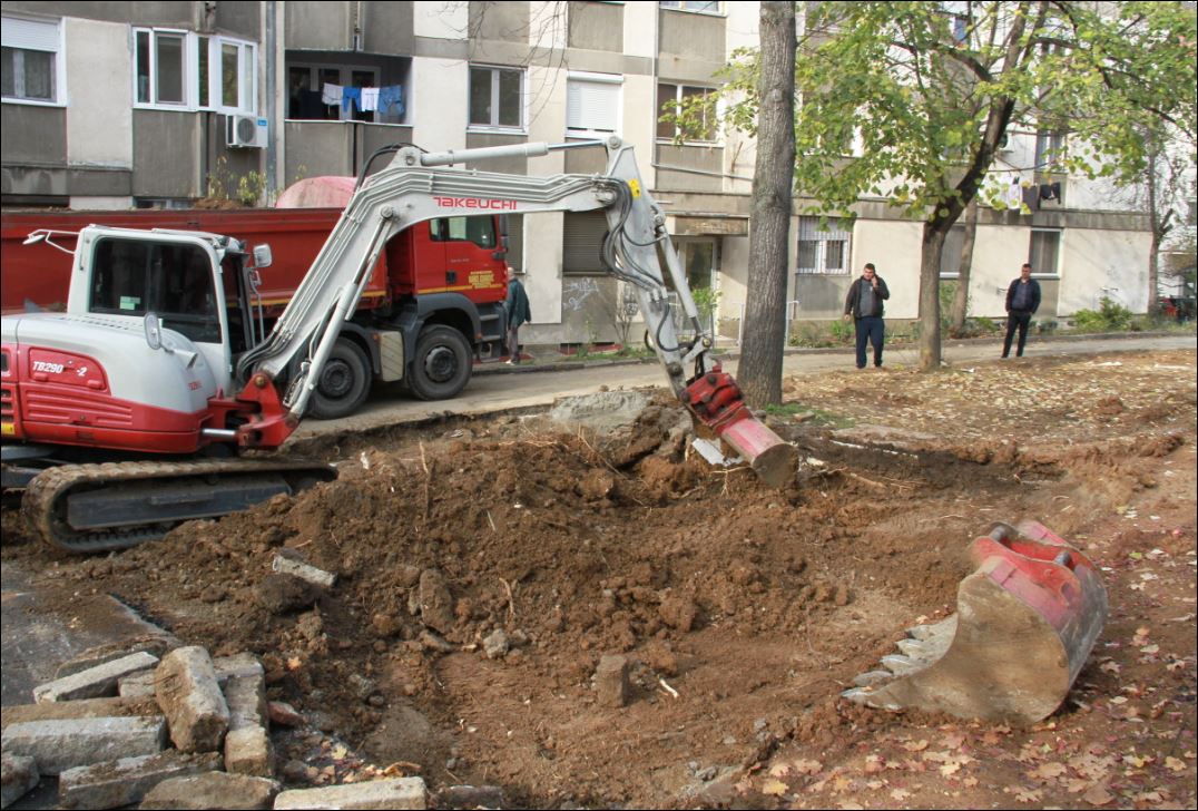 OPŠTINA RAKOVICA USLIŠILA MOLBU SVOJIH GRAĐANA: U toku su radovi na izgradnji novog parkinga u Vukasovićevoj ulici!