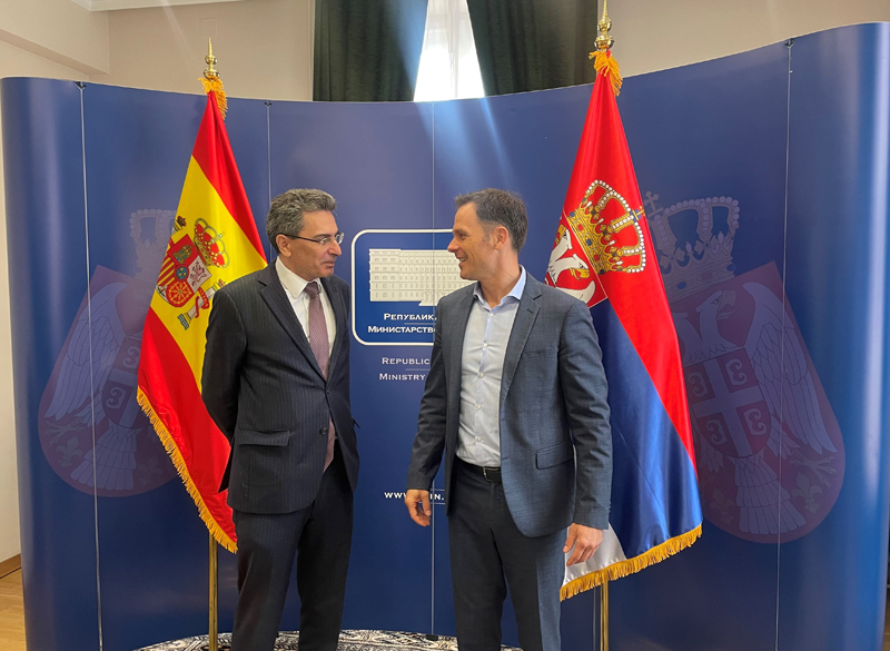 Ministar finansija Siniša Mali razgovarao sa ambasadorom Španije u Srbiji Raulom Bartolomeom Molinom o Predlogu sporazuma između dve zemllje!