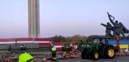 Letonija uklonila cveće sa spomenika Oslobodiocima položeno na Dan pobede! Rusi odgovorili: TO JE BEZGRANIČNI BEZOBRAZLUK!  (FOTO) (VIDEO)
