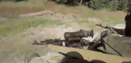 NA PRVOJ LINIJI FRONTA: Ruske snage obavljaju zadatak kako bi se oslobodio put za napredovanje oklopnih vozila (VIDEO)