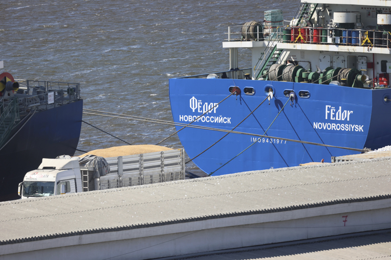 PROBLEMI ZBOG SANKCIJA ZAPADA: Više od 400.000 tona ruskog đubriva blokirano u evropskim lukama