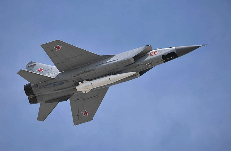 HIPERSONIČNI KINŽAL, DRONOVI I KRSTAREĆE RAKETE! Rusi tvrde da su RAZNELI UKRAJINSKE AERODROME, priprema za dolazak F-16