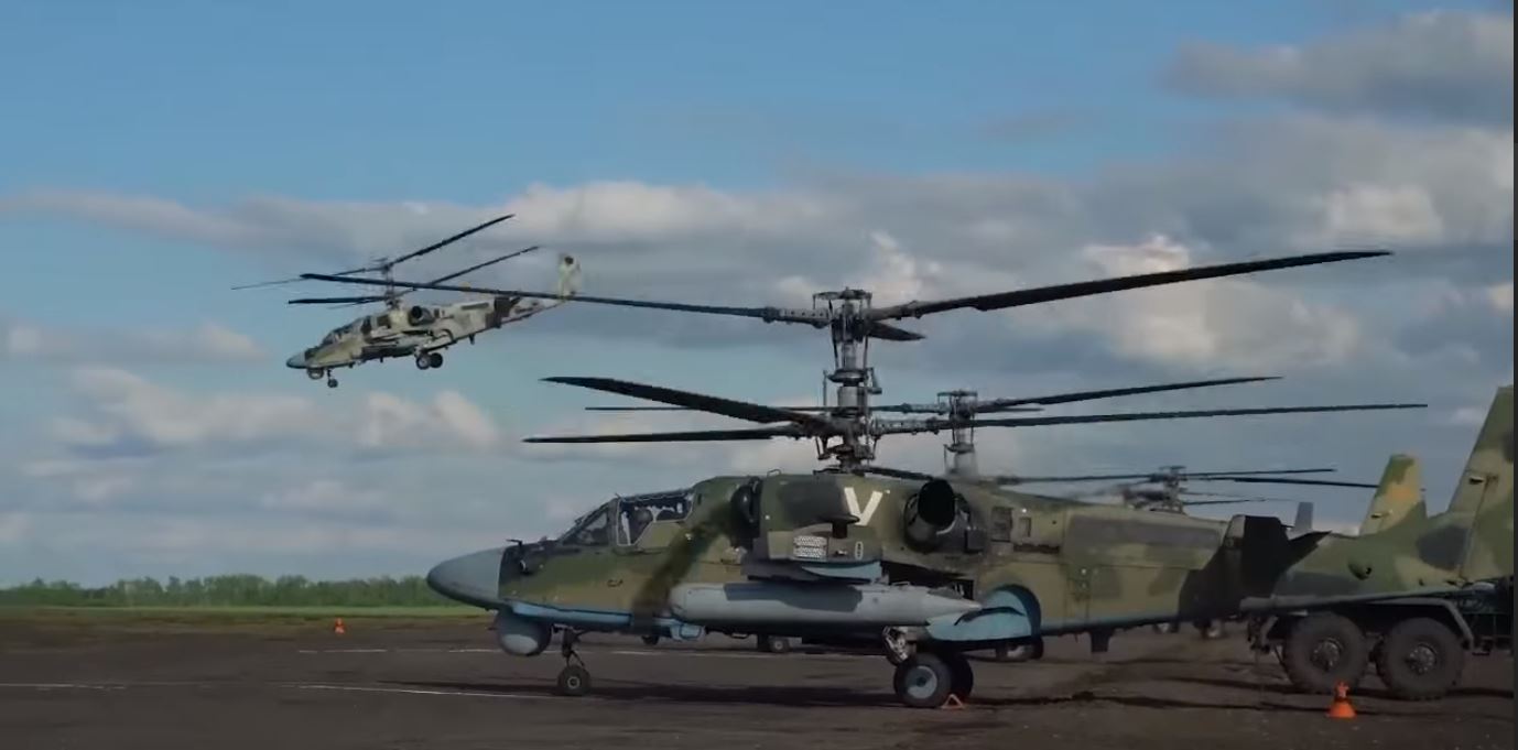 Objavljeni snimci akcija jurišnih helikoptera Ka-52 "ALIGATOR" po ukrajinskim pozicijama (VIDEO)