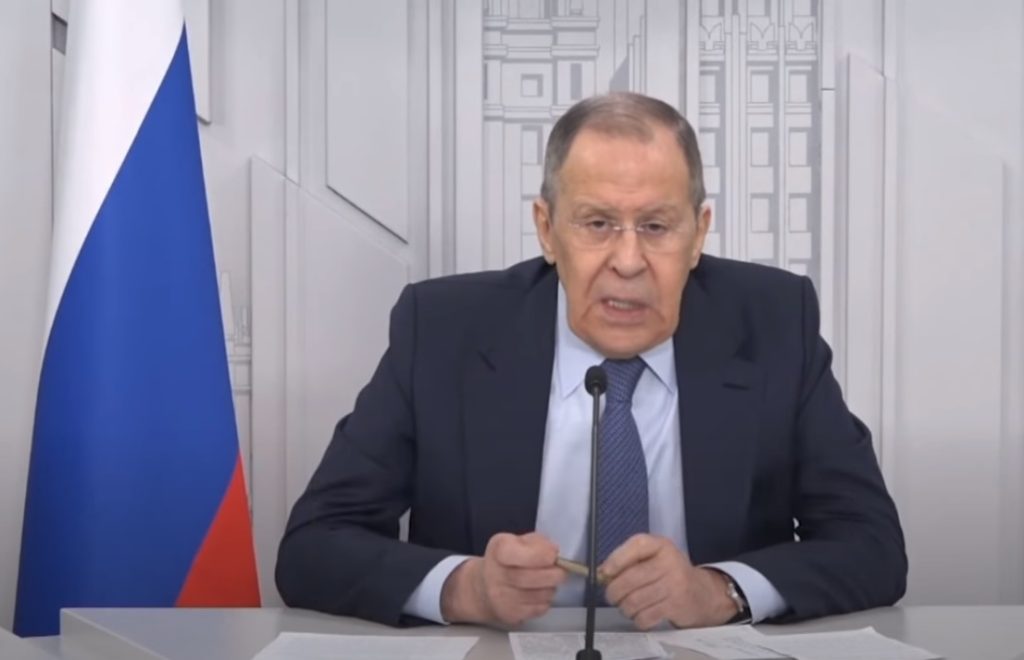 ZELENSKI MNOGO PIJE I PUŠI! ON JE POD DEJSTVOM OPIJATA! Lavrov je zastrašujuće izvređao predsednika Ukrajine (VIDEO)