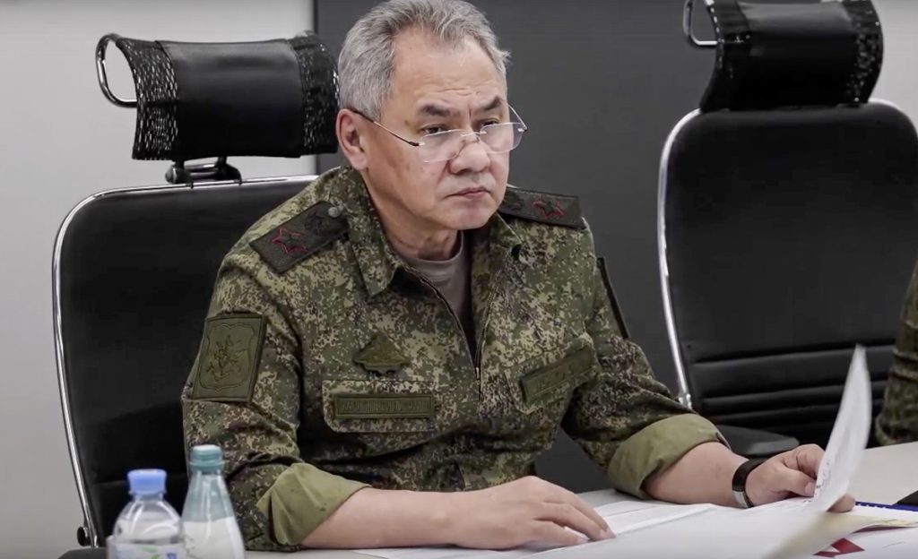 Ruski ministar odbrane Sergej Šojgu uručio medalje Heroja Rusije vojnicima koji su pokazali junaštvo tokom specijalne operacije (VIDEO)
