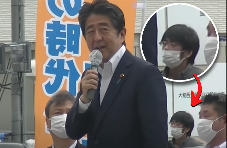 STAJAO JE IZA NJEGA I VREBAO PRILIKU Evo kako je ubica Šinza Abea iskoristio trenutak nepažnje i ostvario svoj zli plan (VIDEO)