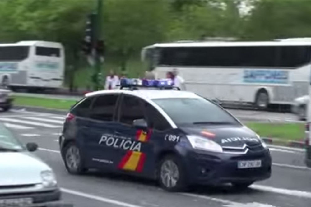 TRAGIČNE SCENE U ŠPANIJI: Žena (81) automobilom uletela u šator pun slavljenika, evo u kom su stanju pregaženi ljudi