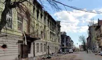 NIŠTA IM NIJE SVETO! Ukrajnski neonacisti ruše čak i spomenike! (VIDEO)